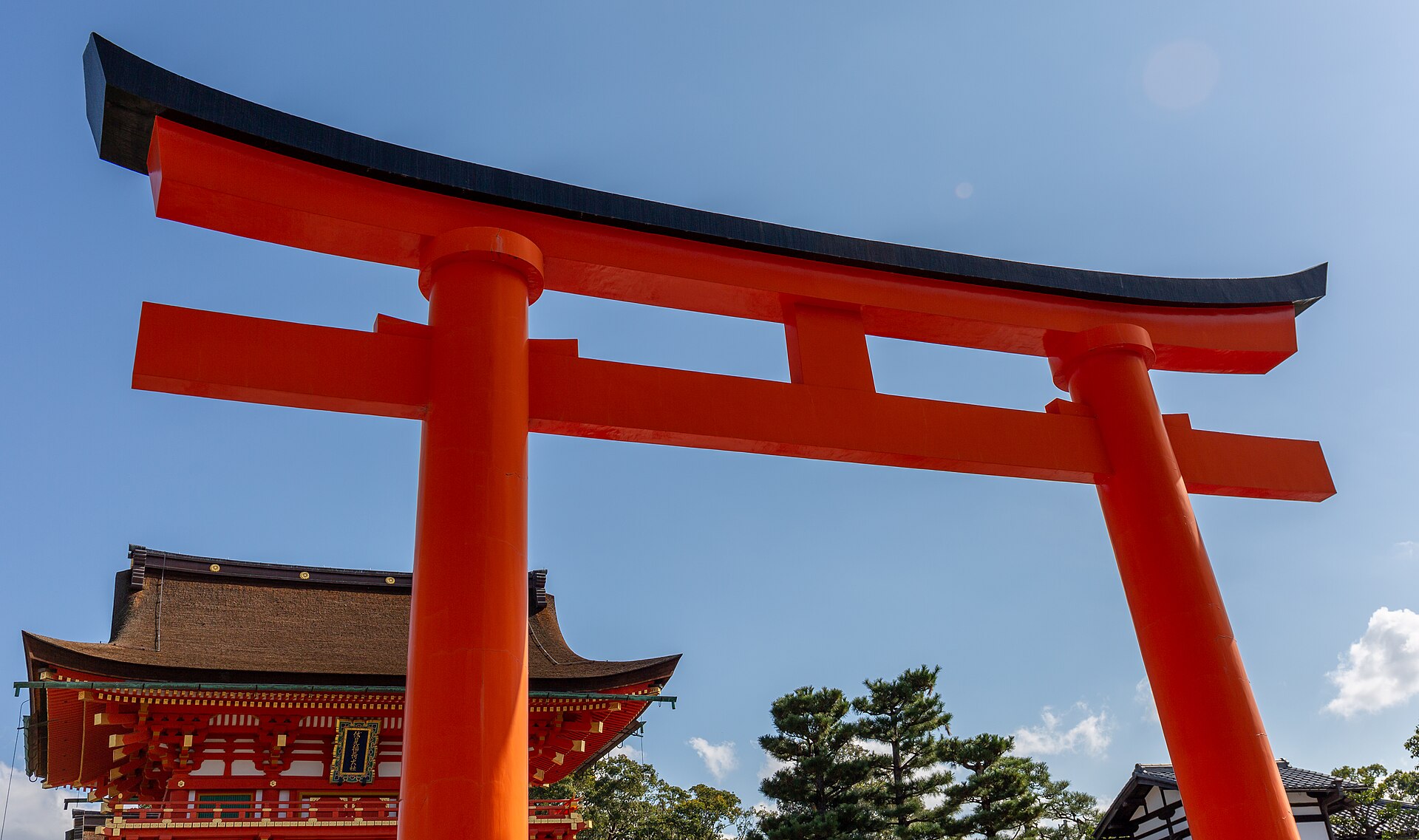 Portiques torii rouges du sanctuaire Fushimi Inari-taisha à Kyoto, au Japon