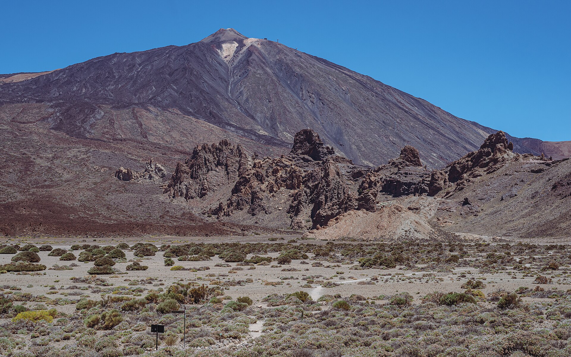Vue sur le volcan Teide et les Roques de García, dans le parc national du Teide à Tenerife.